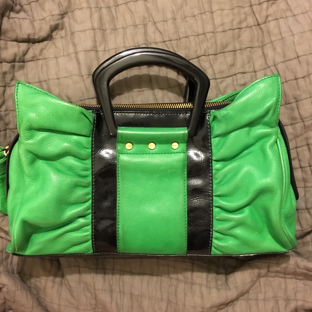B. MAKOWSKY GREEN LEATHER/BLACK PATENT BAG